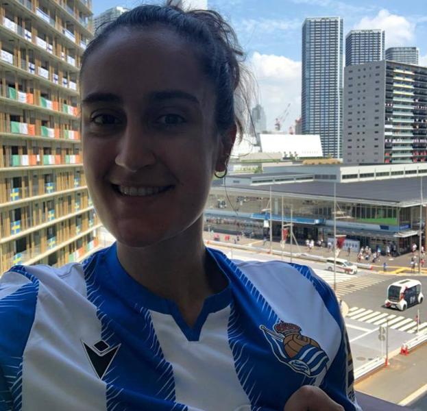 Clara Azurmendi luce orgullosa los colores de la Real Sociedad por Tokio
