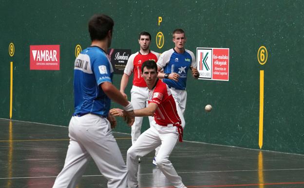 Altuna coge una buena ola en la txanpa final