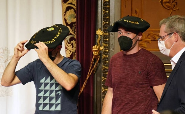 Con txapelas pero sin aurresku