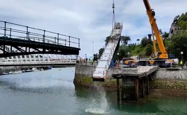 Susto en el montaje del puente de hierro de Ondarroa
