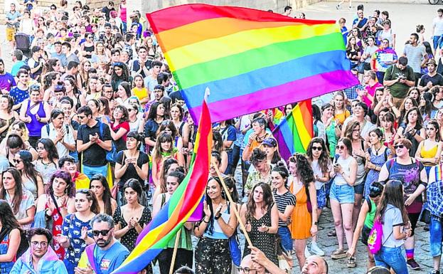 Agreden a una mujer trans en Vitoria al grito de «maricón de mierda»