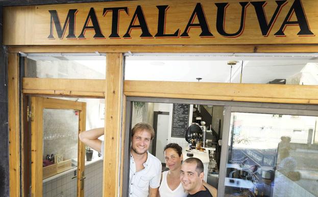 Bar Matalauva, haciendo malabares