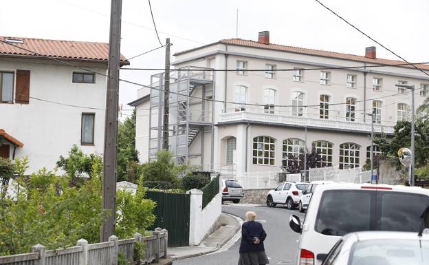 Detectan 13 positivos en el centro Fraisoro de Zizurkil y en la residencia Petra Lekuona de Oiartzun