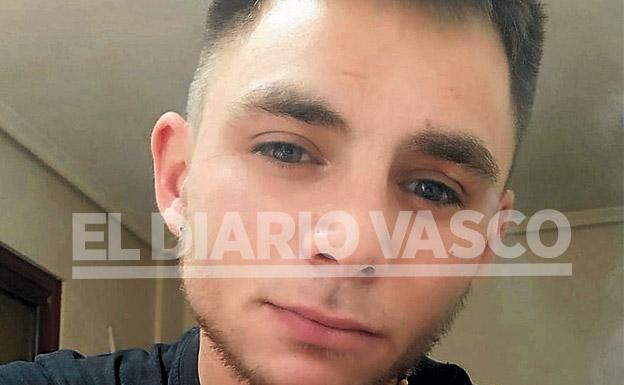 Alex necesita una traqueotomía para seguir respirando