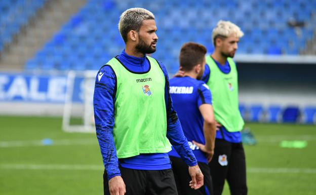 La Real Sociedad tendrá que mover ficha ante la lesión de Carlos Fernández