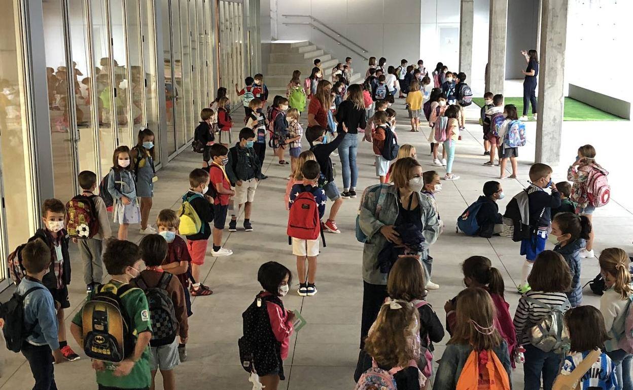 «Por ahora ninguna vacuna es susceptible de inocular a menores de 0 a 12 años»