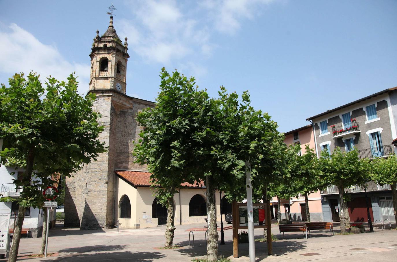 Ayuntamiento de Legorreta y Diputación de Gipuzkoa rechazan la agresión machista a una mujer en un bar del municipio