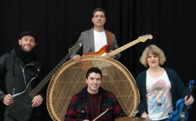 El escenario del Junkal programa para esta semana circo, música y cine