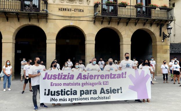Familiares y amigos de Asier Niebla reclaman en Urnieta «justicia» tres años después de su muerte