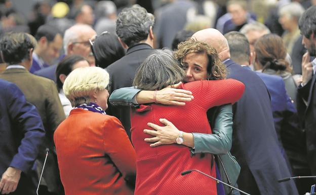 La UE incluye en su agenda los asesinatos de ETA sin resolver y enviará una misión a Euskadi