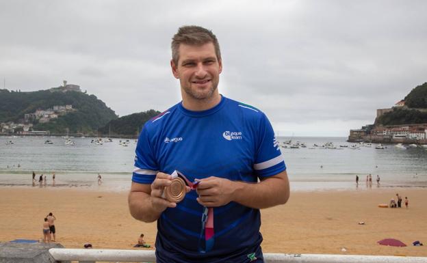 Julen Aginagalde: «En Irun estamos faltos de instalaciones para el balonmano»