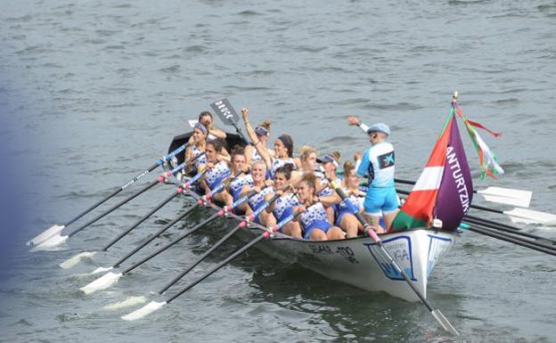 La regata femenina del domingo arrancará diez minutos antes