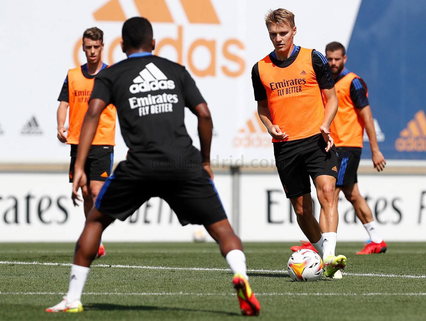 El Real Madrid deja sin dorsal a Odegaard