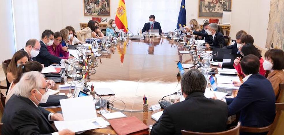La «profunda» renovación del Gobierno no evita el desgaste de Sánchez - Vimarsana News