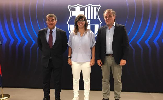 La tenista Ane Mintegi, una txuri-urdin más en el Camp Nou