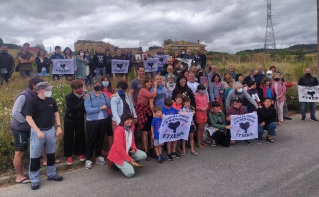 Víctimas denuncian que un etarra sale entre aplausos de la prisión de Logroño