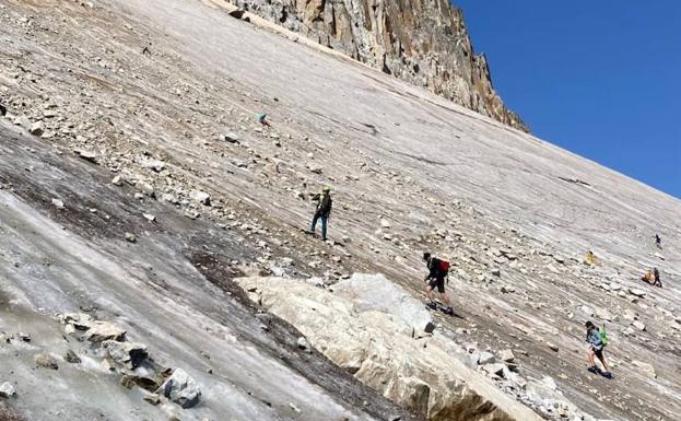 Piden prudencia en el glaciar del Aneto y no cruzarlo sin material adecuado