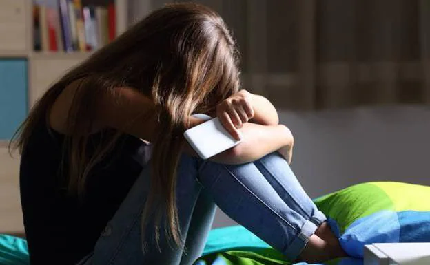 Los 10 mayores peligros para los adolescentes en las redes sociales (y cómo prevenirlos)