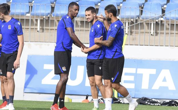 Alexander Isak entrena con normalidad a tres días del partido ante el Rayo