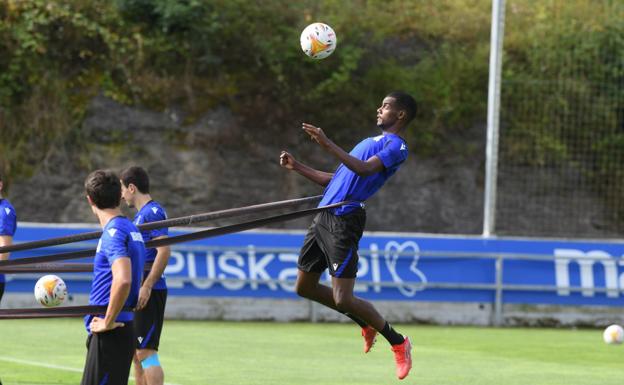 Alexander Isak apura sus opciones para el Rayo Vallecano