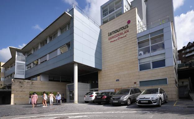 Las residencias se protegen de los brotes con más test a usuarios y al personal no vacunado