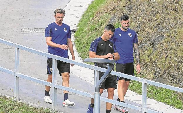 Nacho Monreal y Diego Rico aún tienen para un mes