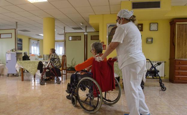 Las PCR a las trabajadoras de residencias se harán en los ambulatorios
