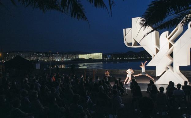 Las esculturas de Chillida y Oteiza se iluminan con 'Iluntz'