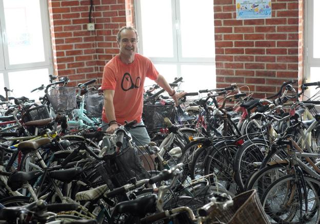 El proyecto Bir-Ziklatu recibe más de 100 bicicletas antes de echar a rodar
