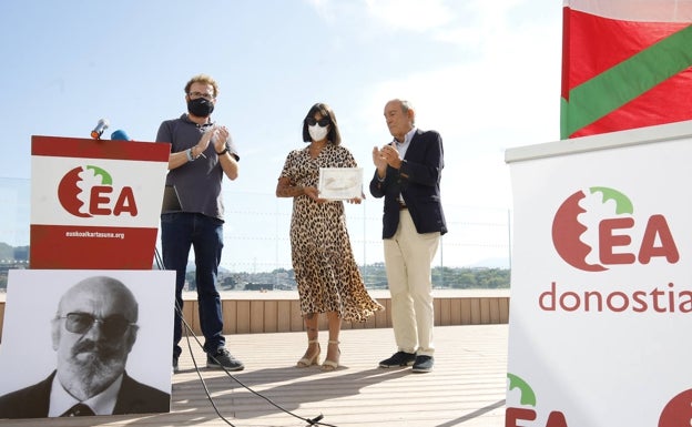 El sector crítico de EA homenajea a su histórico militante Joseba Elósegui