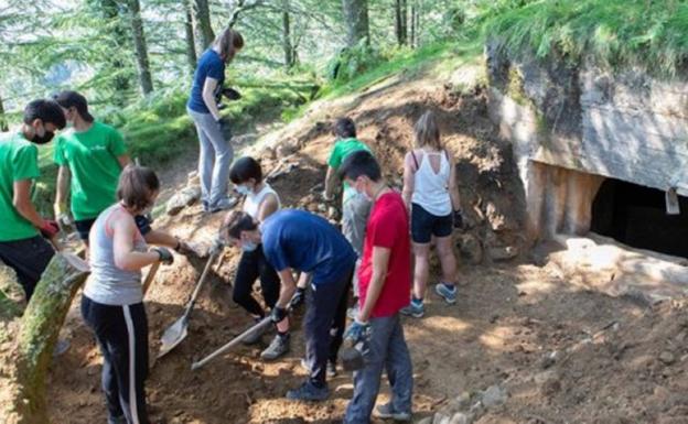 Frankismoaren erresistentzia bunkerrak berreskuratzeko lanak Aritxulegin