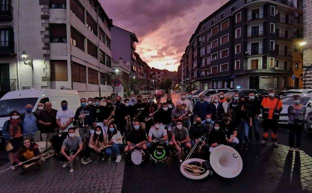 Una txaranga para alegrar la vuelta al tajo