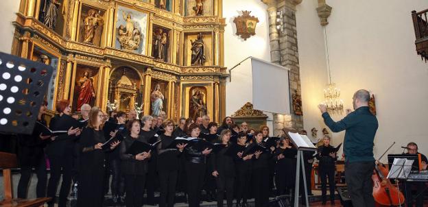 El coro Aiztondo retoma su actividad con un ensayo abierto