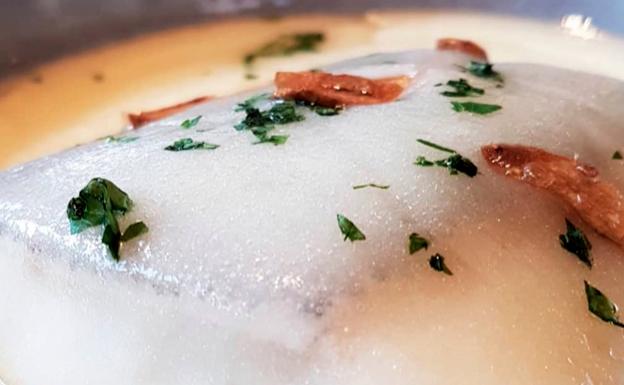 Receta de bacalao en dos elaboraciones (pil-pil y Club Ranero) de Gorka Cepeda