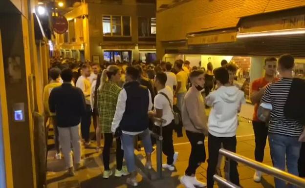 Nueva noche de altercados en el 'juevintxo' de Pamplona y los no sanantolines de Plentzia