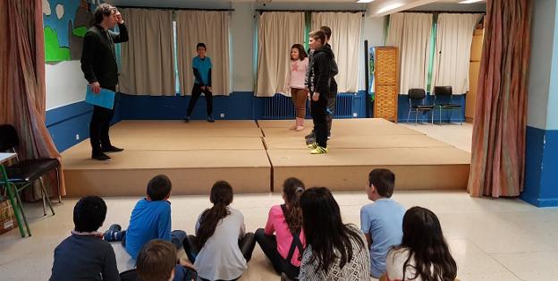 El proyecto 'Iufala' introduce el teatro en los centros educativos