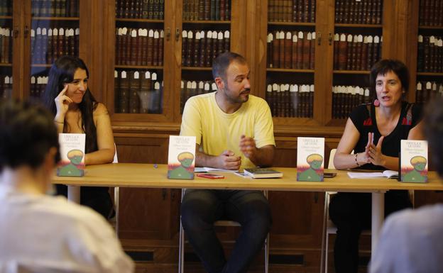 «Ursula K. Le Guinen doinu bila aritu naiz itzulpena egitean»