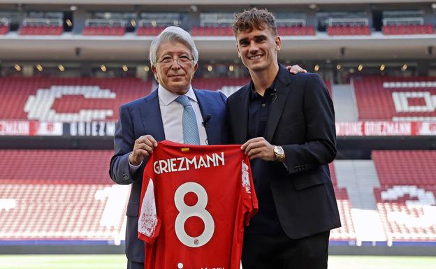 Antoine Griezmann es presentado con el Atlético de Madrid y todo el mundo habla de su cambio de 'look'
