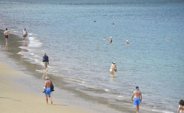 La quinta ola afianza su desaceleración, con los principales indicadores a la baja