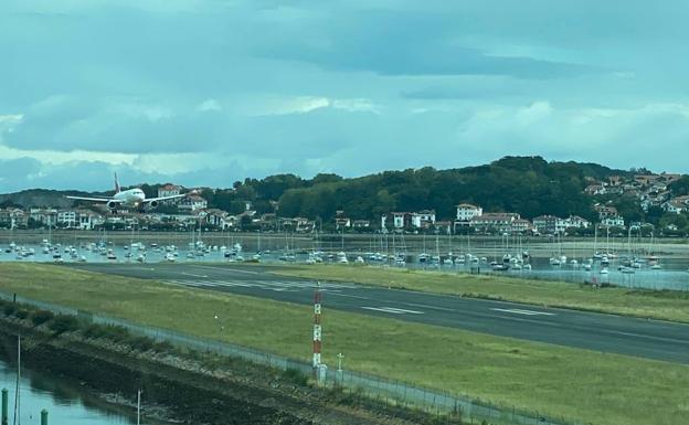 El aeropuerto de Hondarribia estrena sistema de aproximación GPS