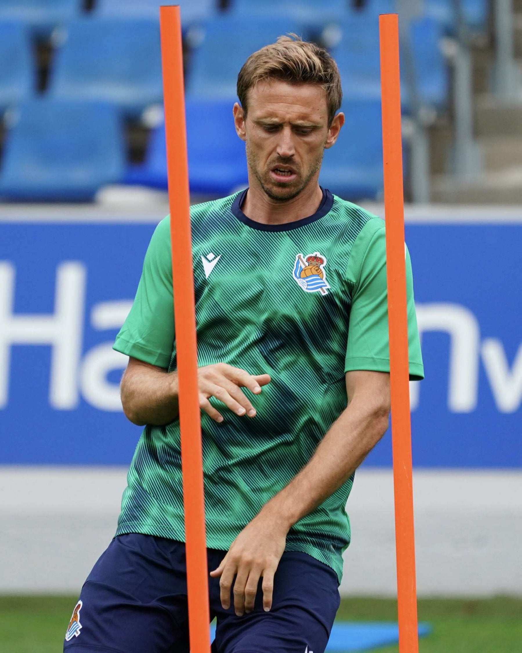 La baja de Nacho Monreal se dilata en el tiempo