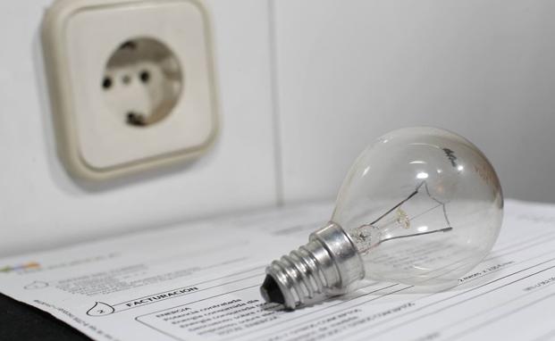 El repunte del precio de la electricidad impacta ya en el recibo del 40% de las familias vascas