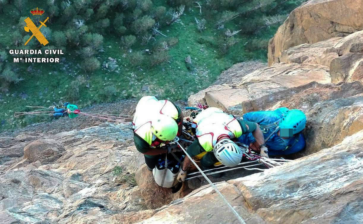 Rescatado un guipuzcoano con el hombro dislocado tras sufrir una caída en los Pirineos