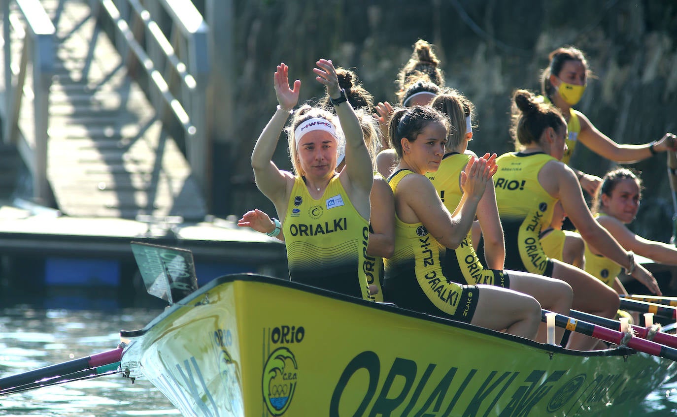 «Hay que felicitar a Arraun. No hemos salido como queríamos», dicen las remeras de Orio