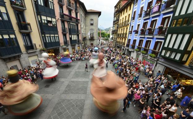 Los gigantes y cabezudos de Tolosa vuelven el sábado