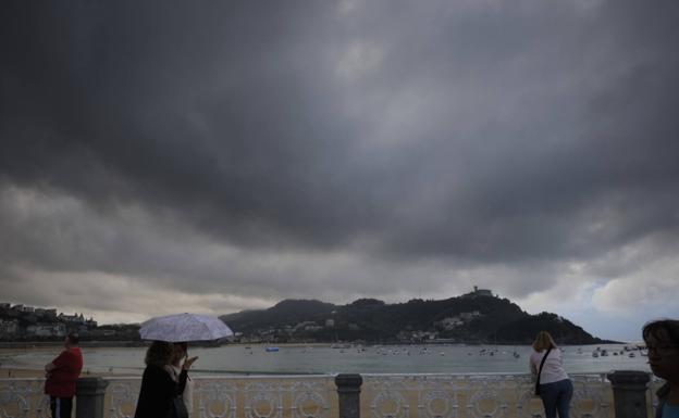 Aviso amarillo por fuertes lluvias para las próximas horas en Euskadi