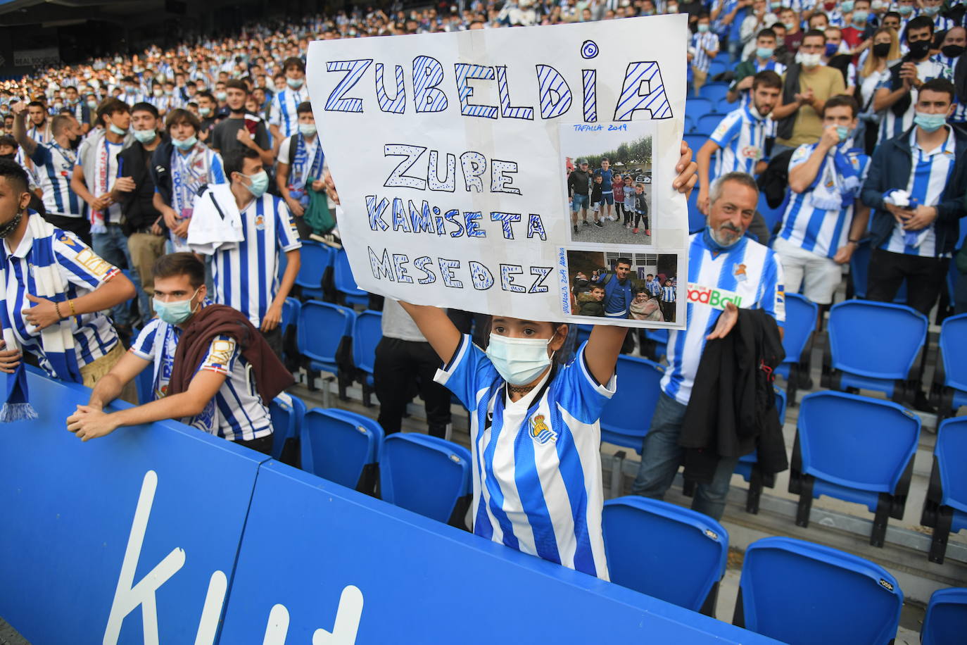 Las aficionados de la Real vuelven ocupar sus asientos