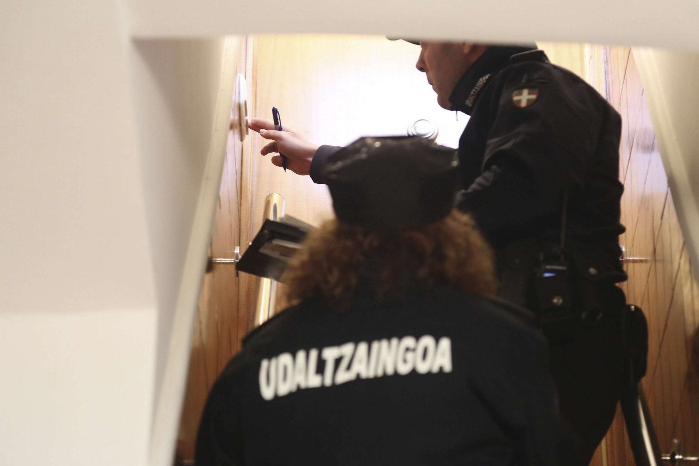 El Ayuntamiento disuelve la unidad que vigila los pisos turísticos por la pandemia y la falta de agentes