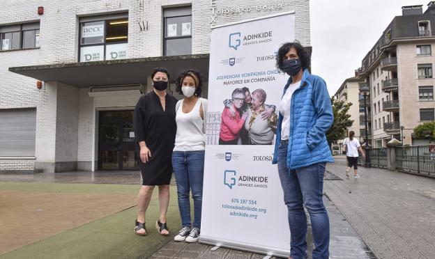 Adinkide cumple un año en Tolosa acompañando a personas mayores