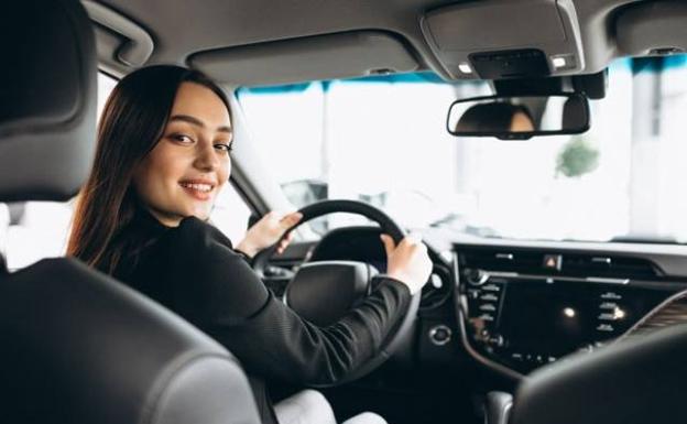 El aviso de la DGT a los conductores que dejan sus coches a otras personas